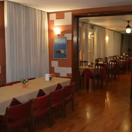 Hotel Giappone Parking
